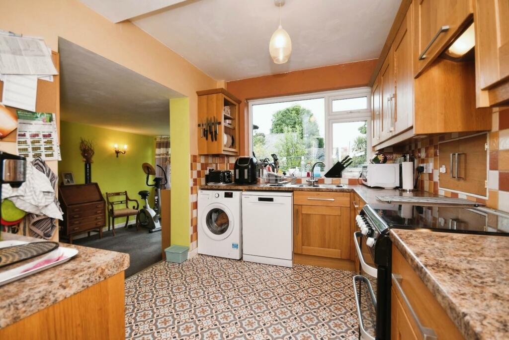 KITCHEN 02.jpg