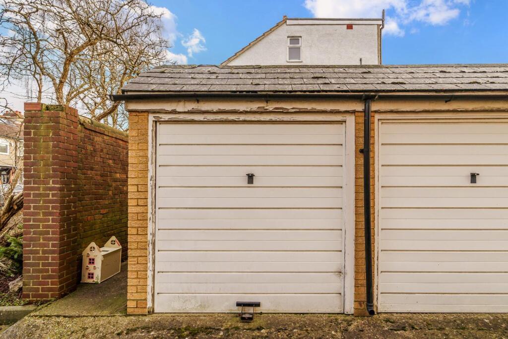 PACKHAM COURT (6).jpg