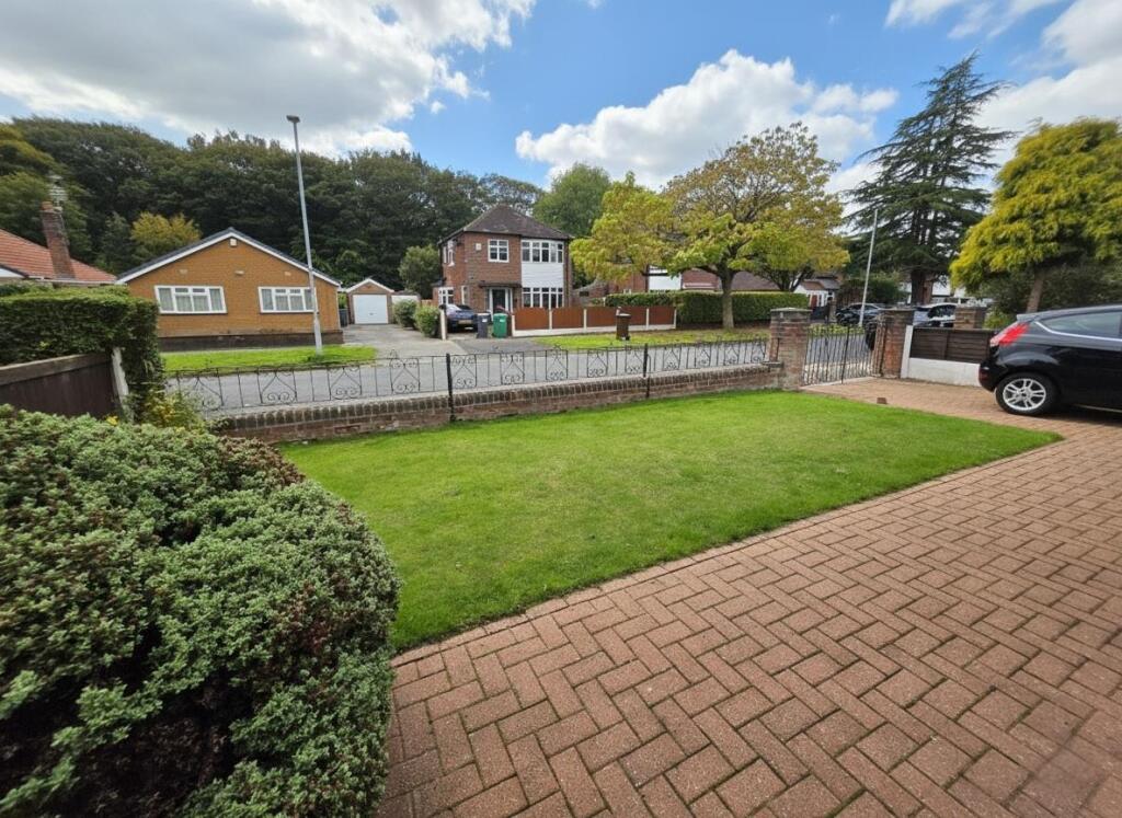 Front Garden to Driveway