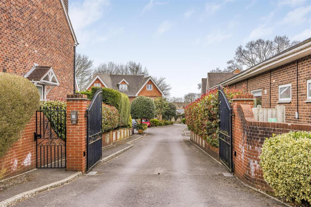 10 Castle Mews, Horndean-PorticoMarketing-SoldBy-0