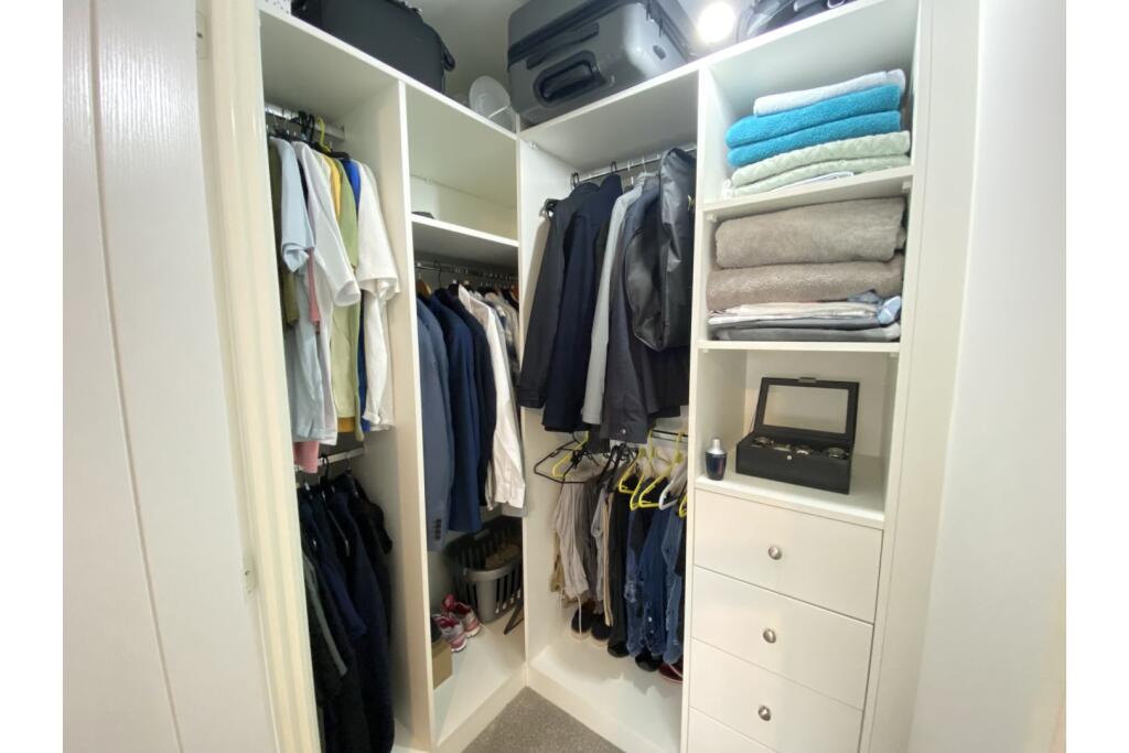 Walk-in Wardrobe