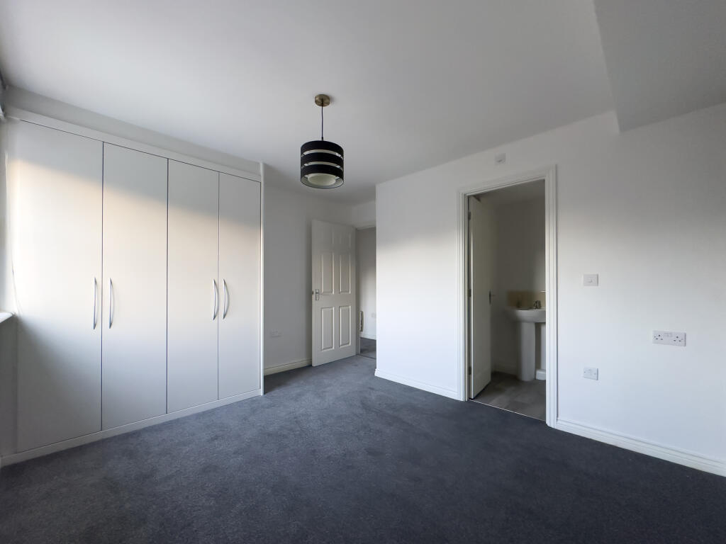 Bedroom 1 w/ ensuite