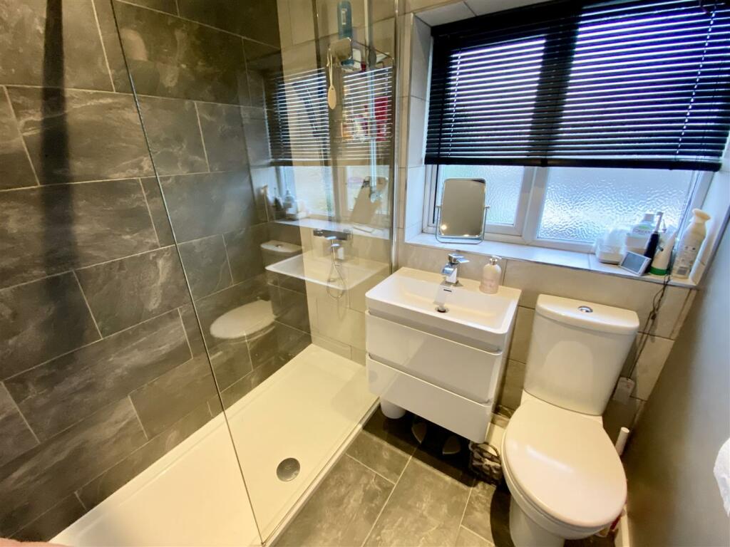 Bramleys Estate Agents - Robin Royd Drive - Mirfie