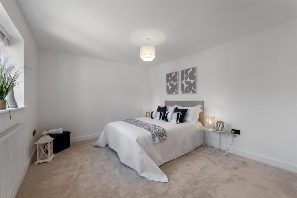 BEDROOM 4