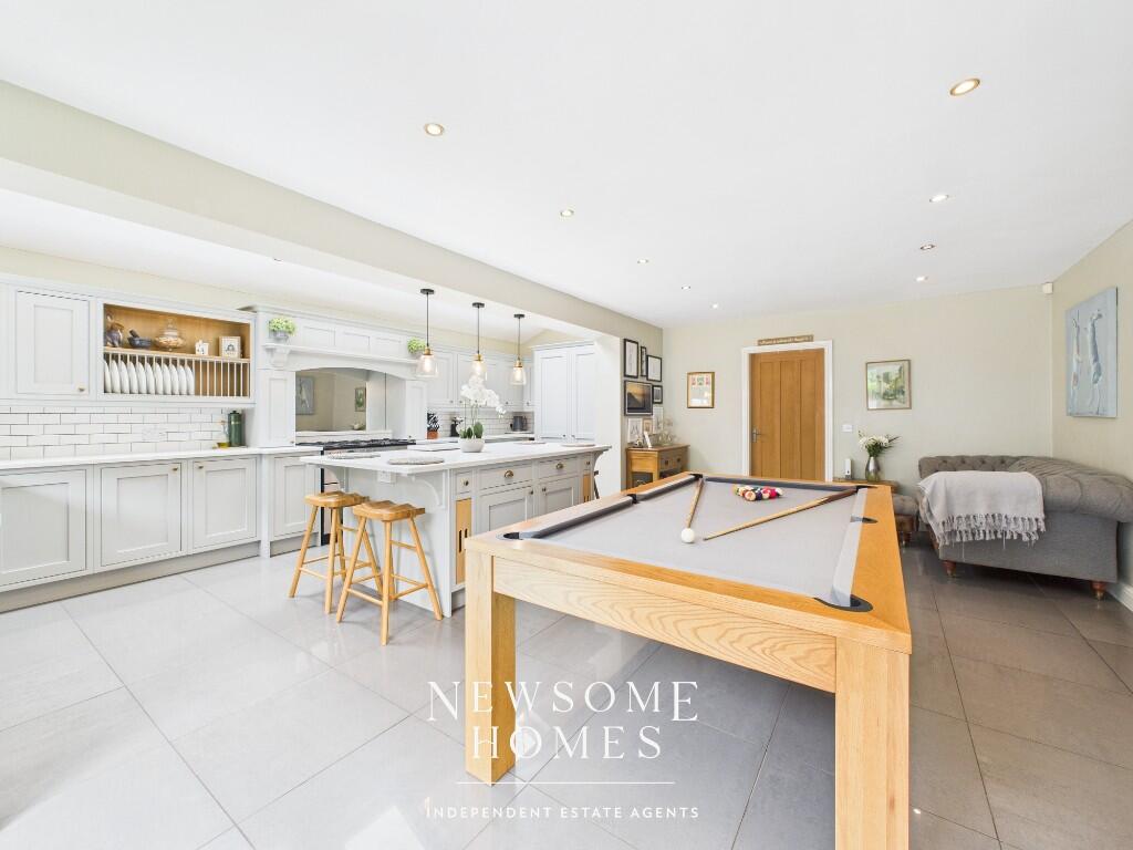 Kitchen/ Dining Room