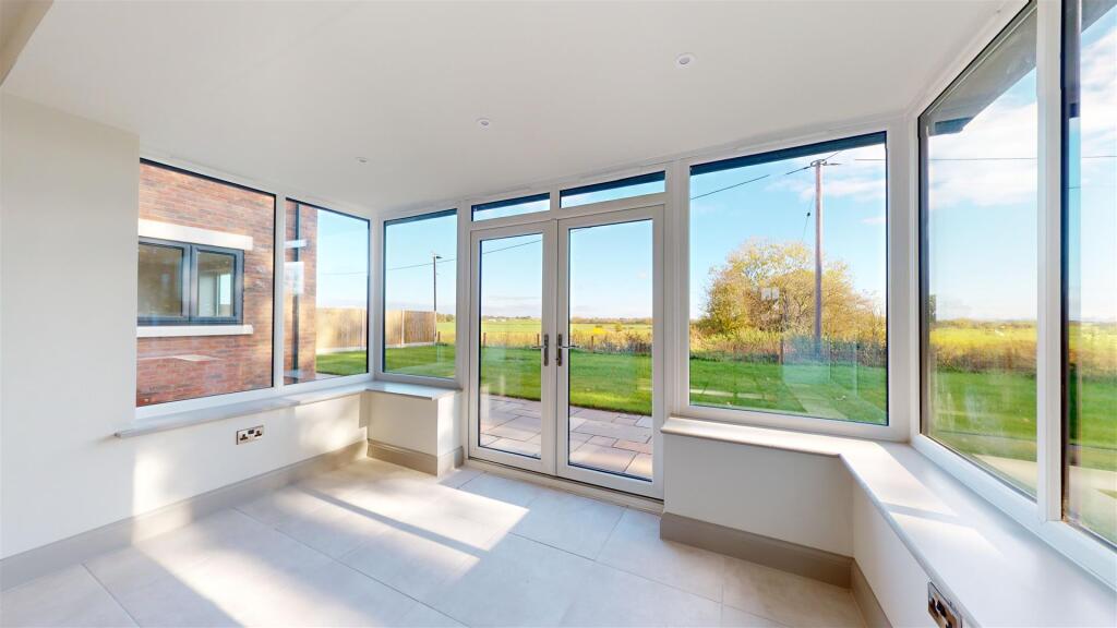 King Edwards Fields 5 Dining Area.jpg