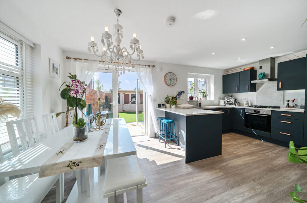 1301746-9-683dc3c...