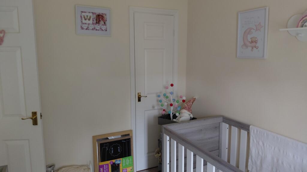 5 Blackthorn cot room