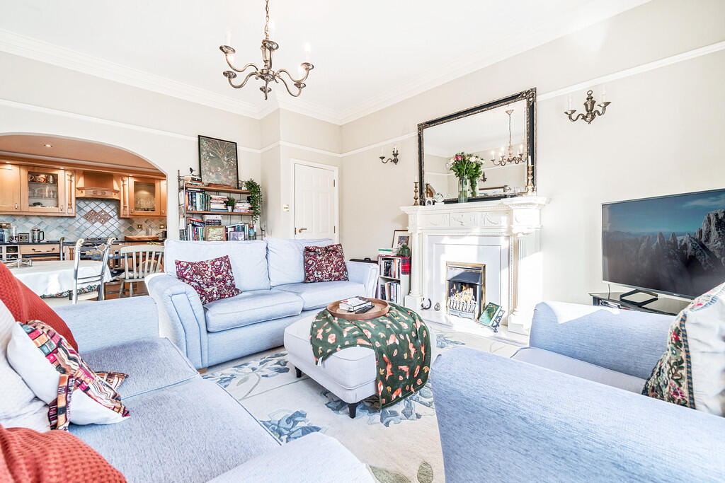 Living/Dining Roo...