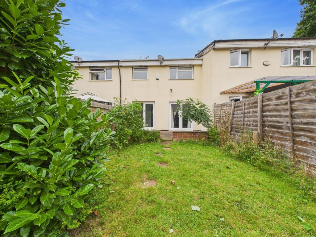 16. CAM04922G0-PR0055-STILL019