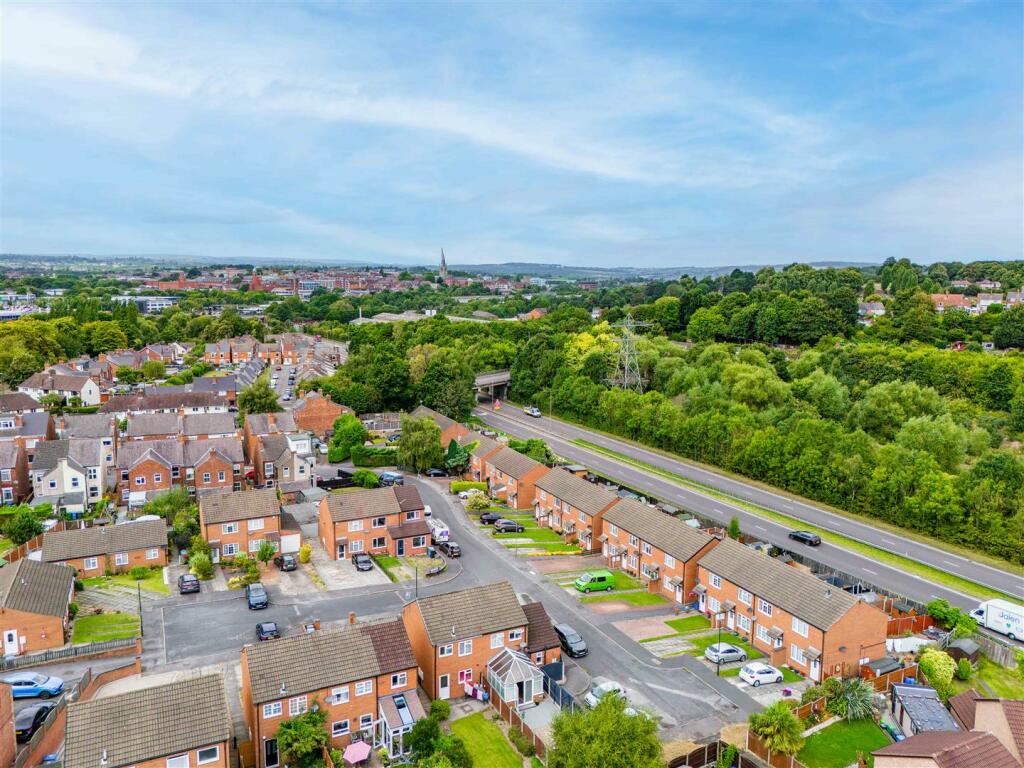 2 St James Close-10.jpg