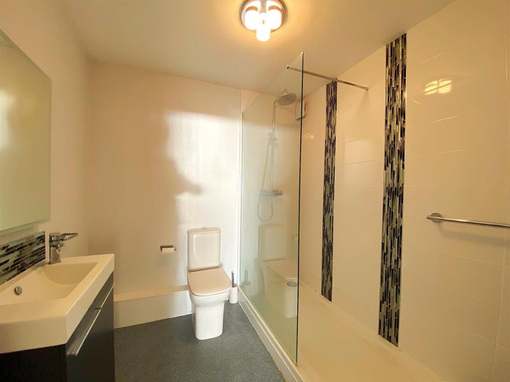 7 Tobago - Shower.jpg