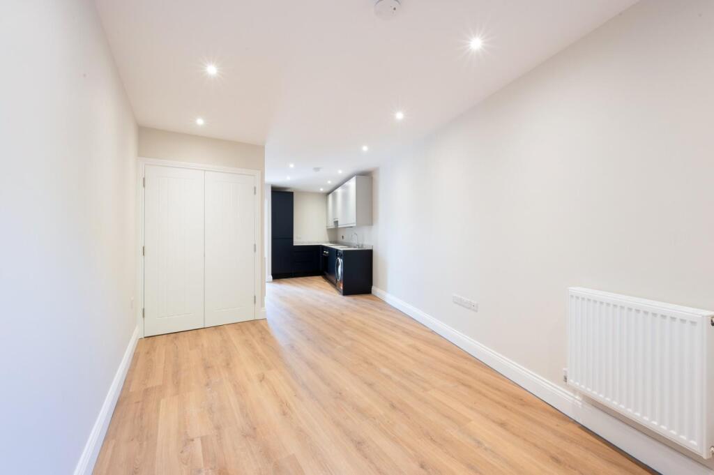 HIGH STREET 12A,FLAT 2  (9).jpg