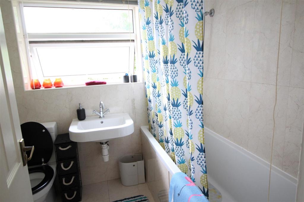 bathroom .JPG
