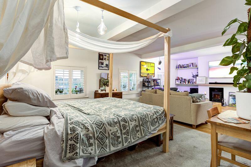 MASTER SUITE BEDROOM