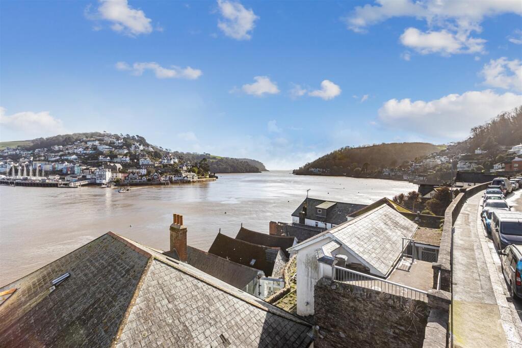 A04 - Flat 2 Dartview 38 Newcomen Road Dartmouth -