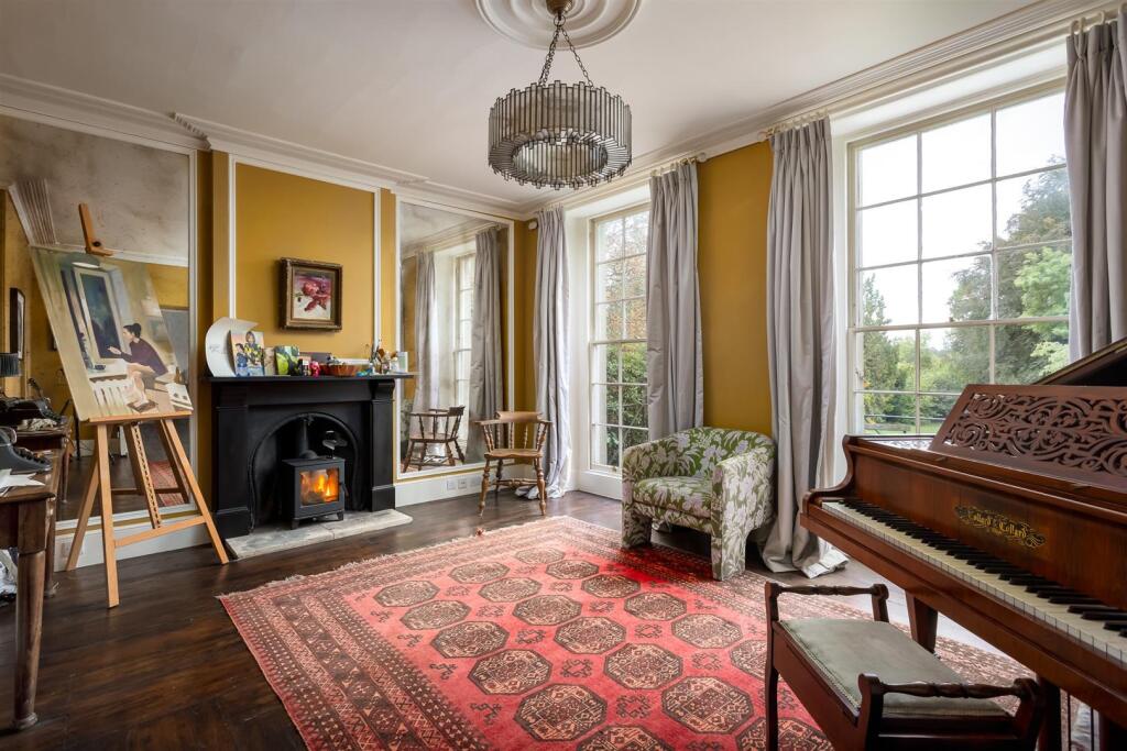 56 - Oakley House - GL5 5PQ - Web.jpg