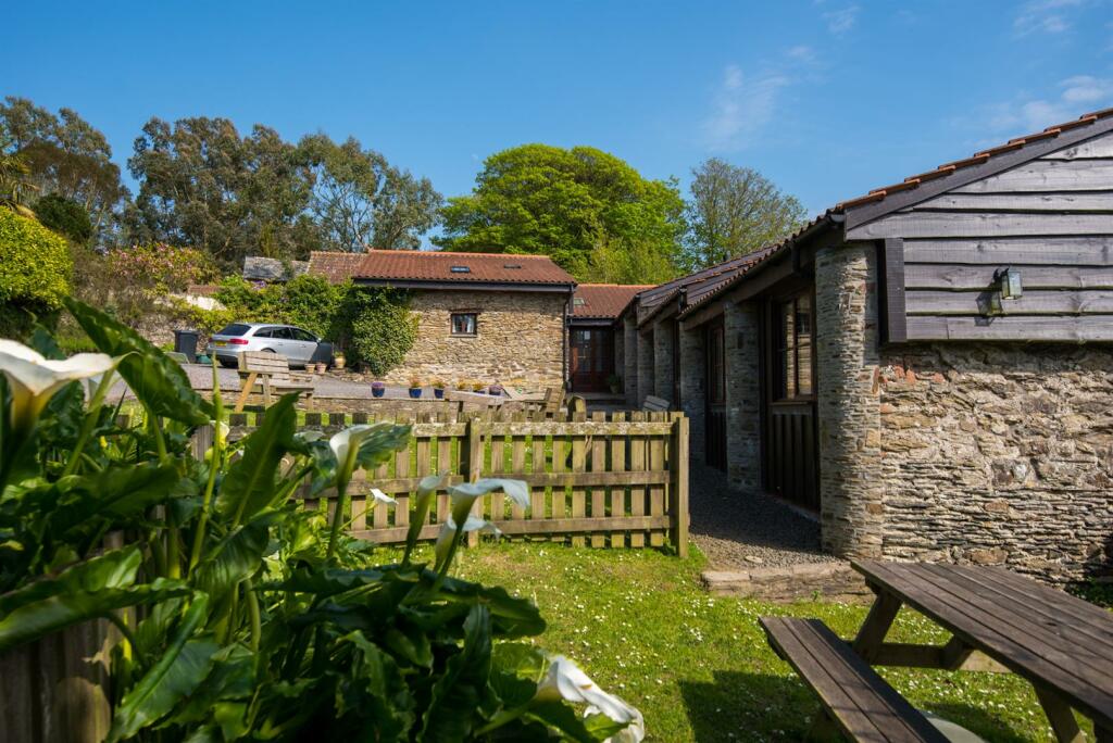 Exterior lillies-1.jpg