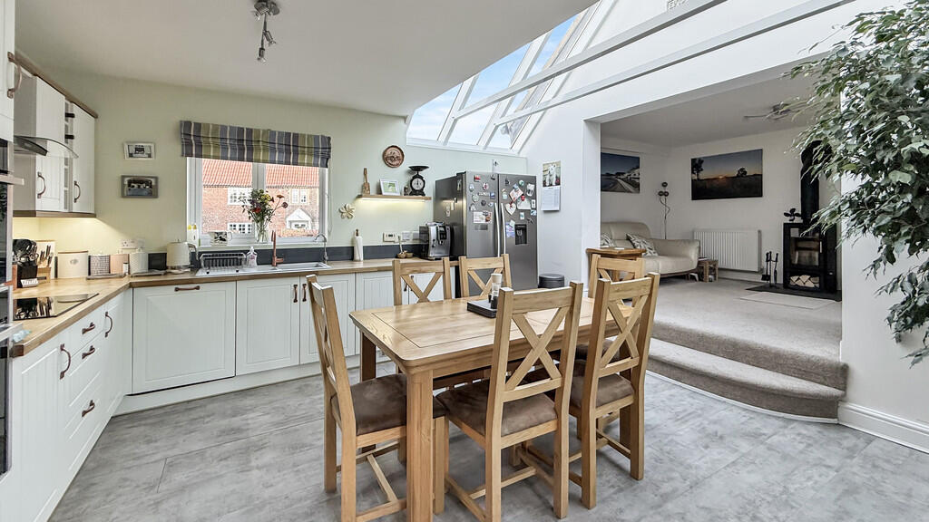 Kitchen/dining ro...