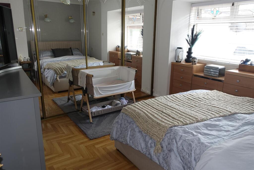 Bedroom 1.JPG
