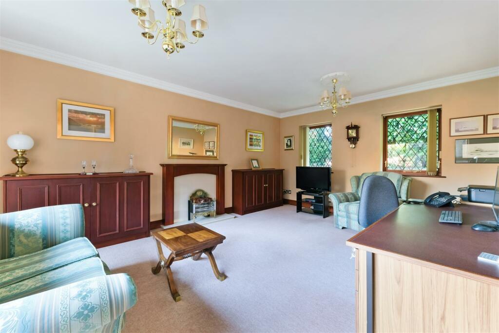 ACORN GROVE, 9 INTERNALS- (11).jpg