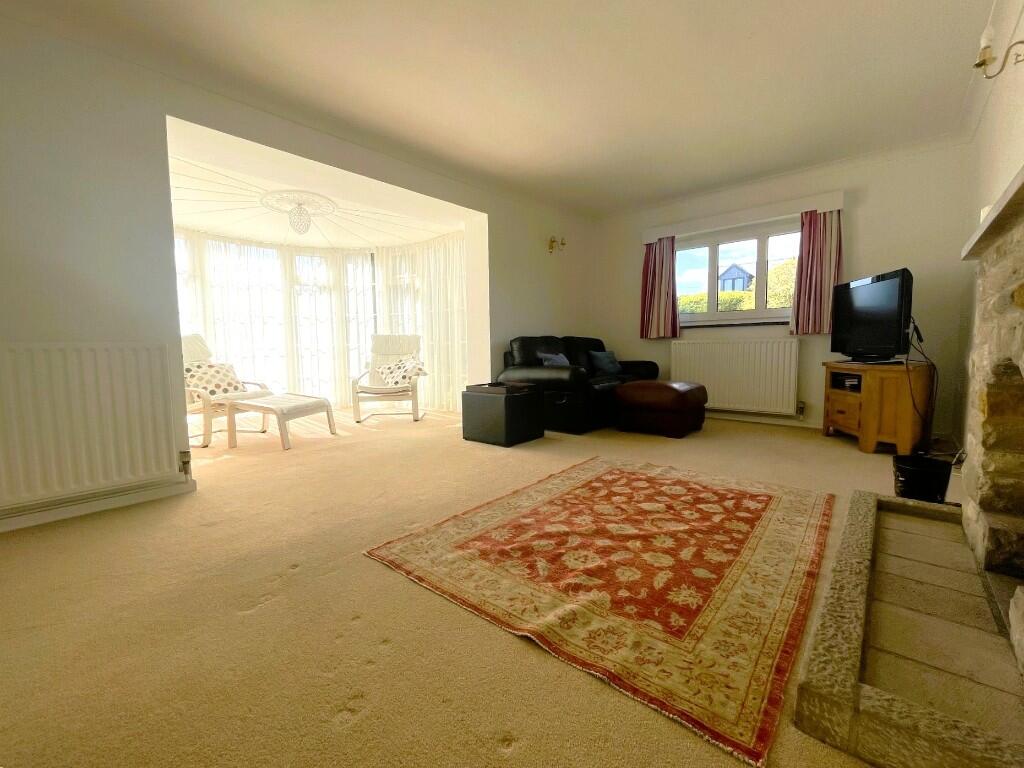 Lounge/sunroom