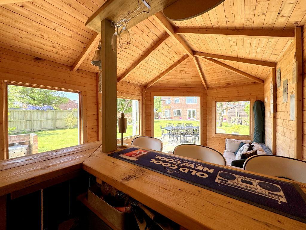 Summerhouse / bar