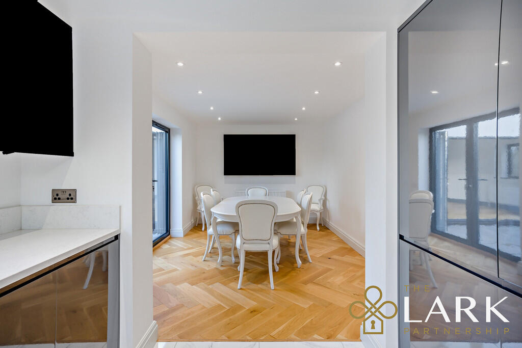 8670872-interiorW...