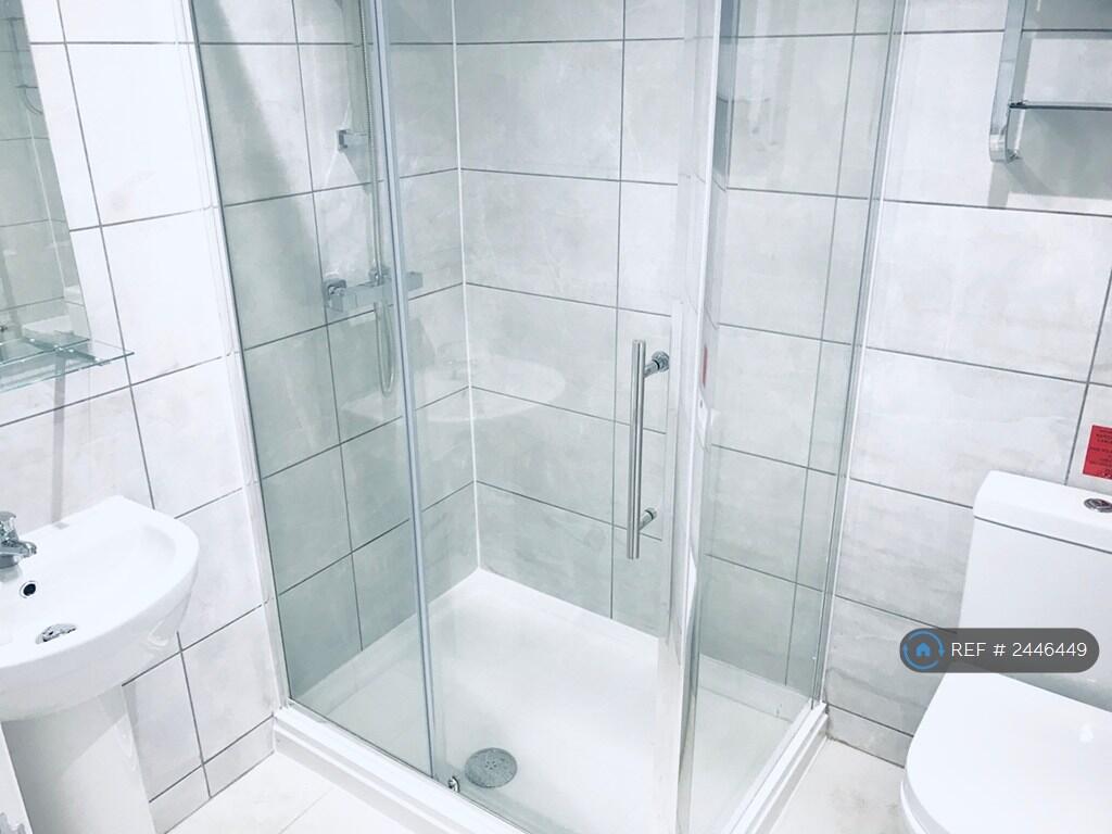 Bathroom (Wc, Sink &amp; Shower)