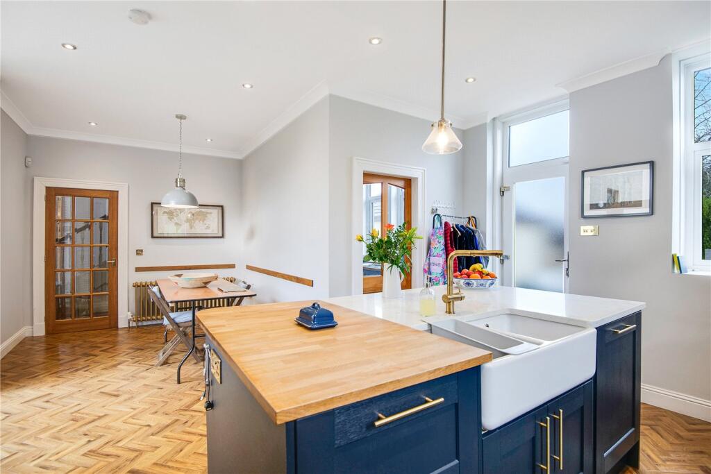 Kitchen/Dining Area
