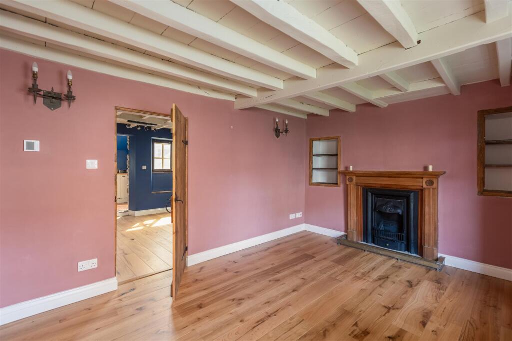 Westgate 50 Snug-2.jpg