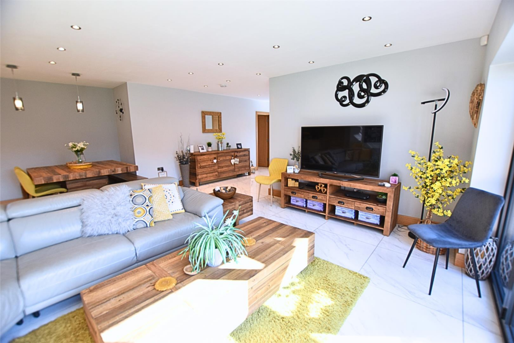 LOUNGE AREA