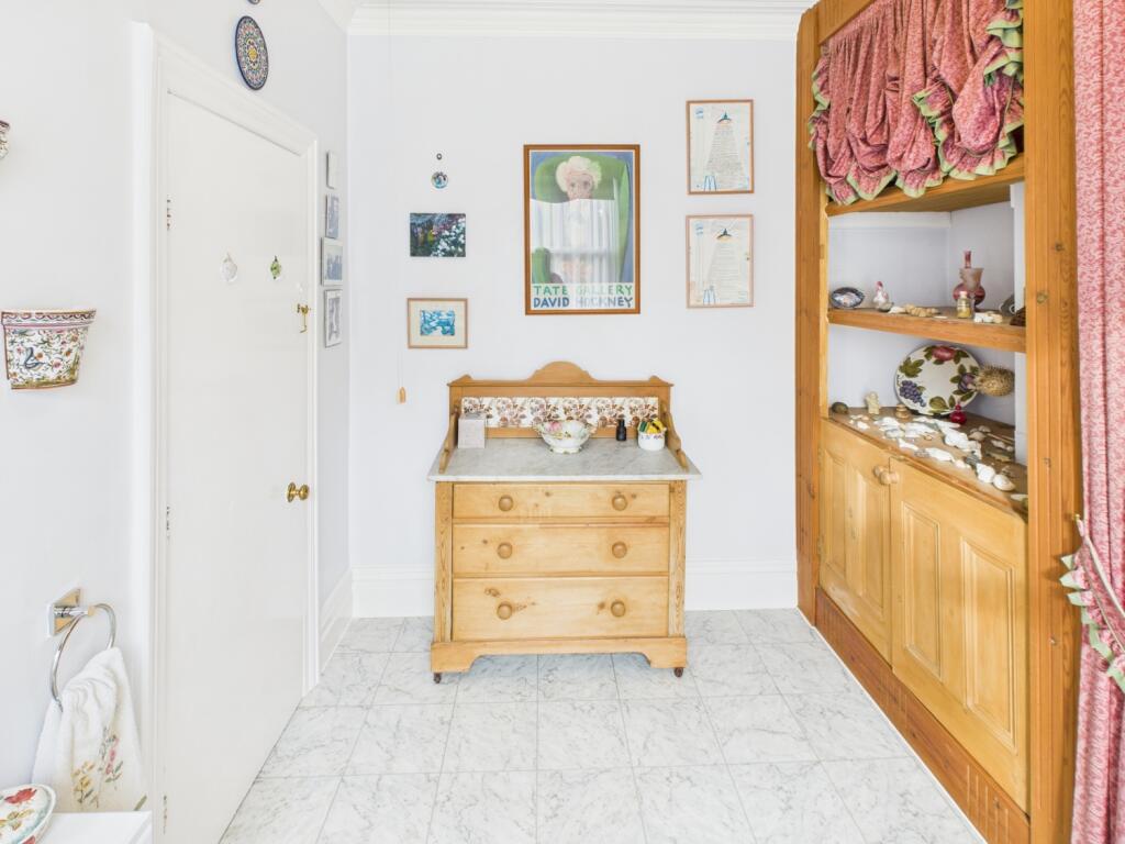 CAM04233G0-PR0042-STILL009