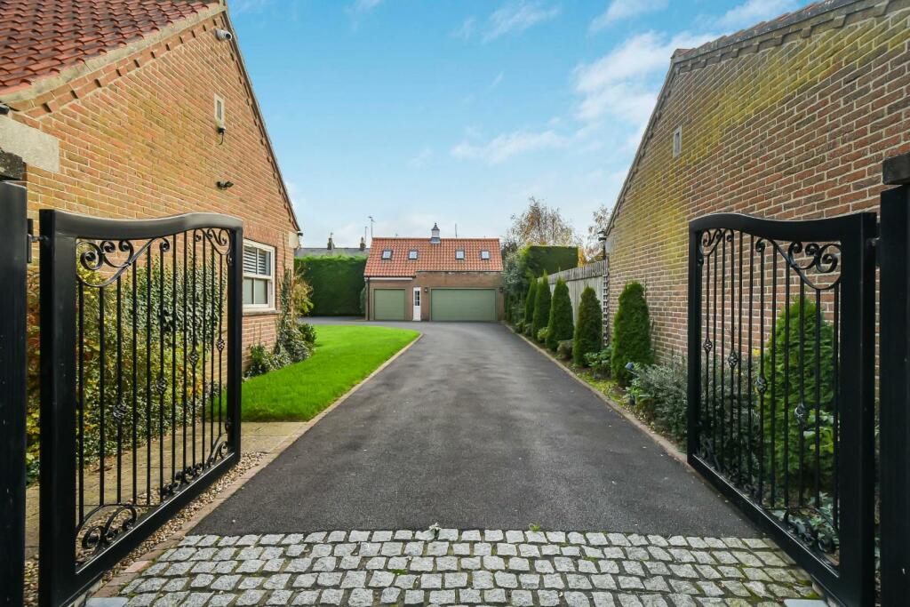 7 Church Green37.jpg