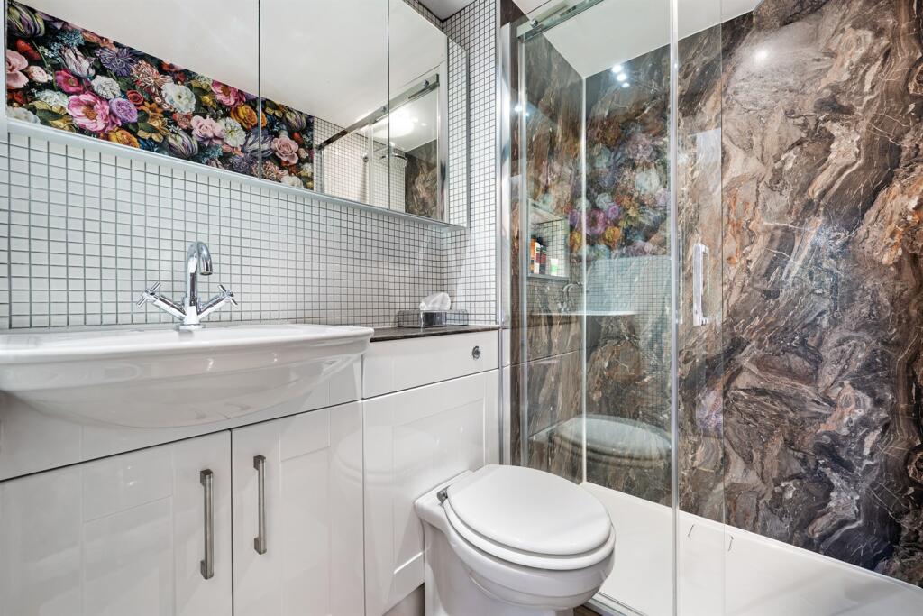 En suite Shower Room