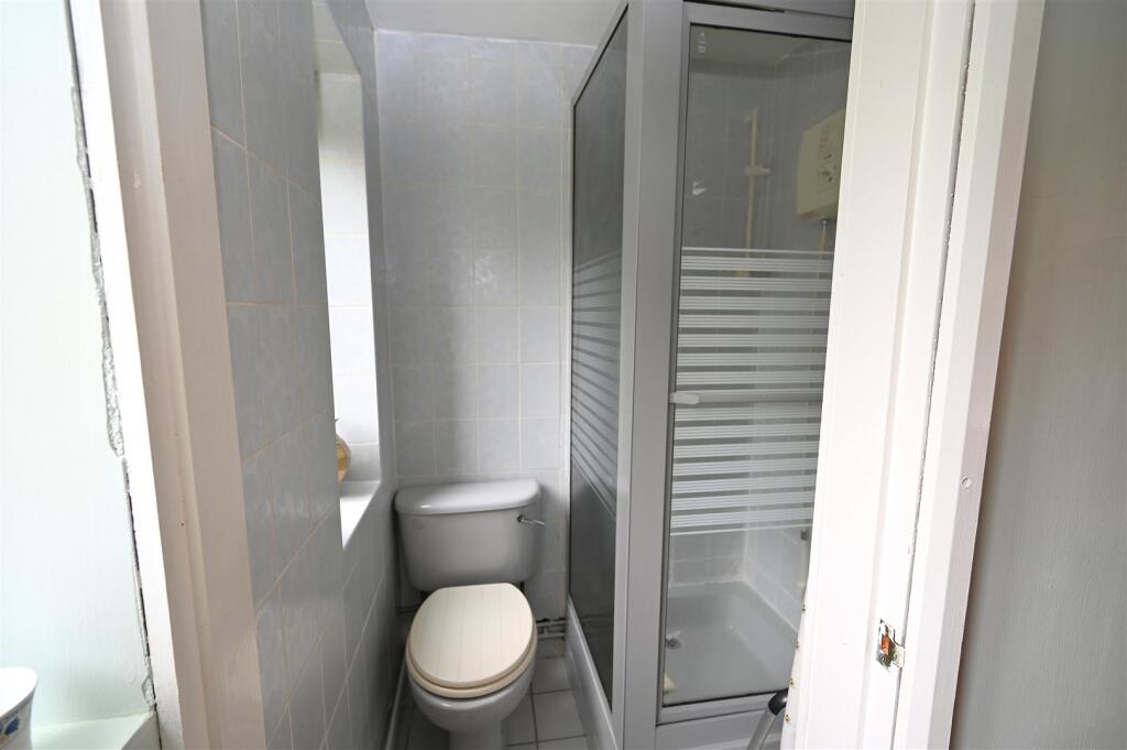 Shower Room 2.JPG