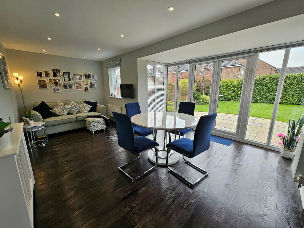 Dining/Snug Area