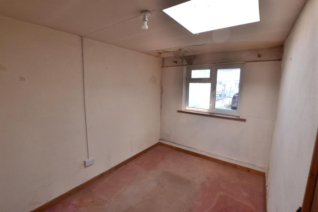 Hawcliffe Road (12).JPG