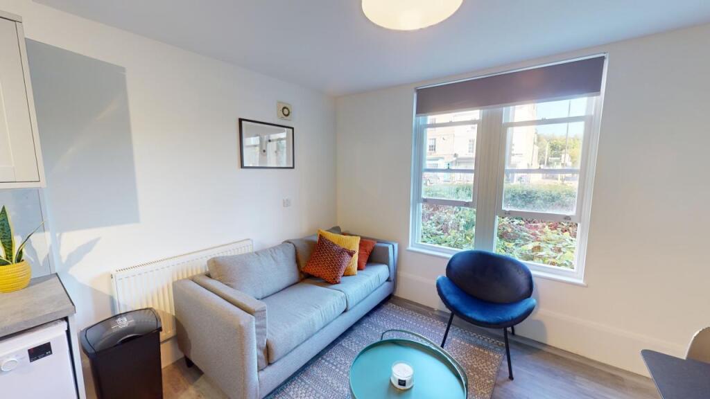 Flat-6-Piccadilly-Place-Kitchen-Living-Dining.jpg