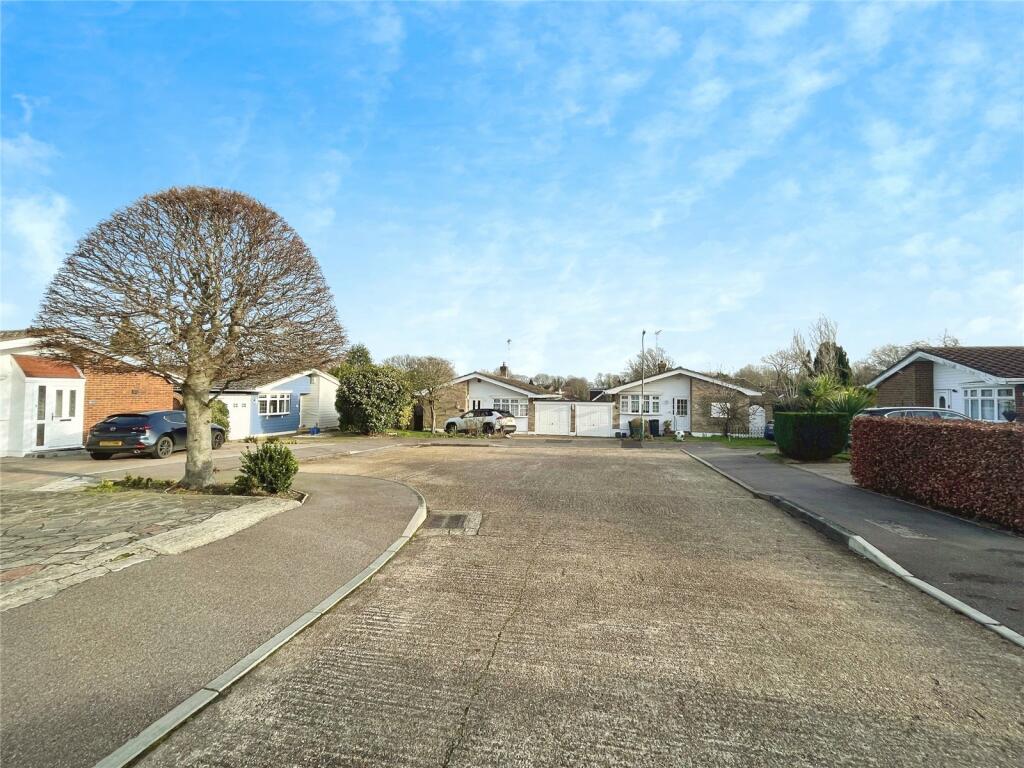 Deerhust Close