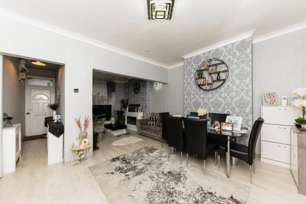Living/Dining Area