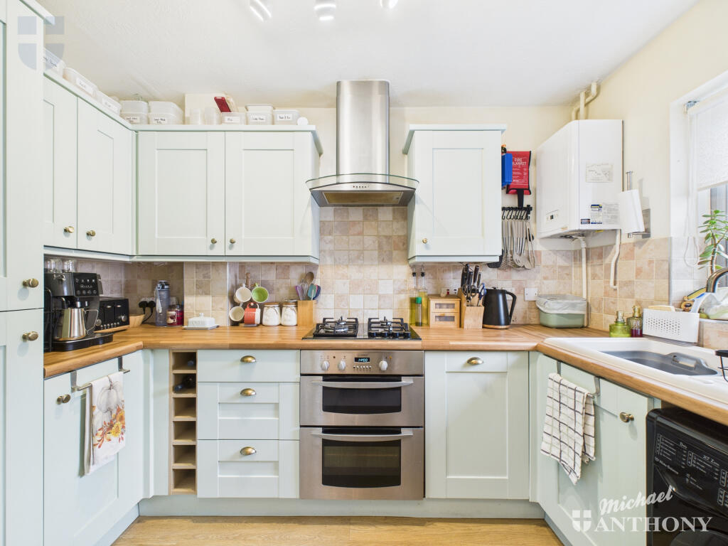 CAM03218G0-PR0802-STILL008