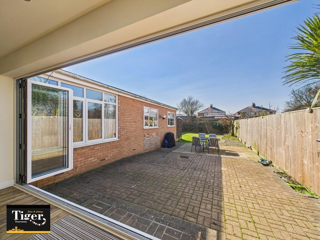 CAM02176G0-PR0523...