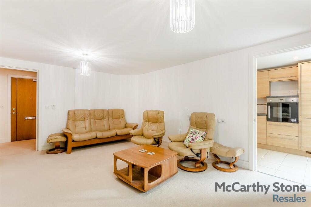 8657633-interior12.jpg