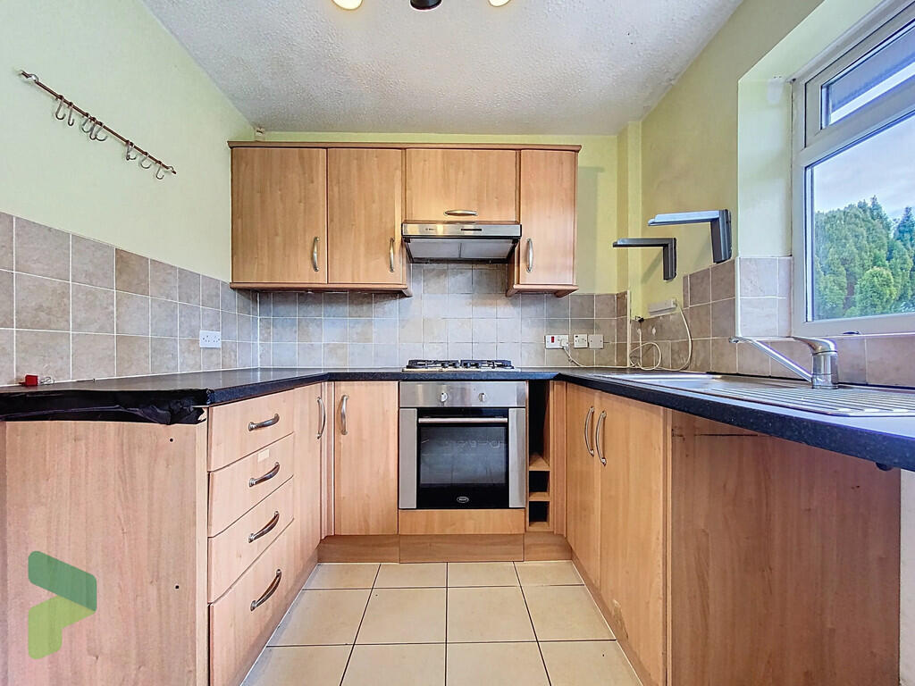 Fully Fitted Kitc...