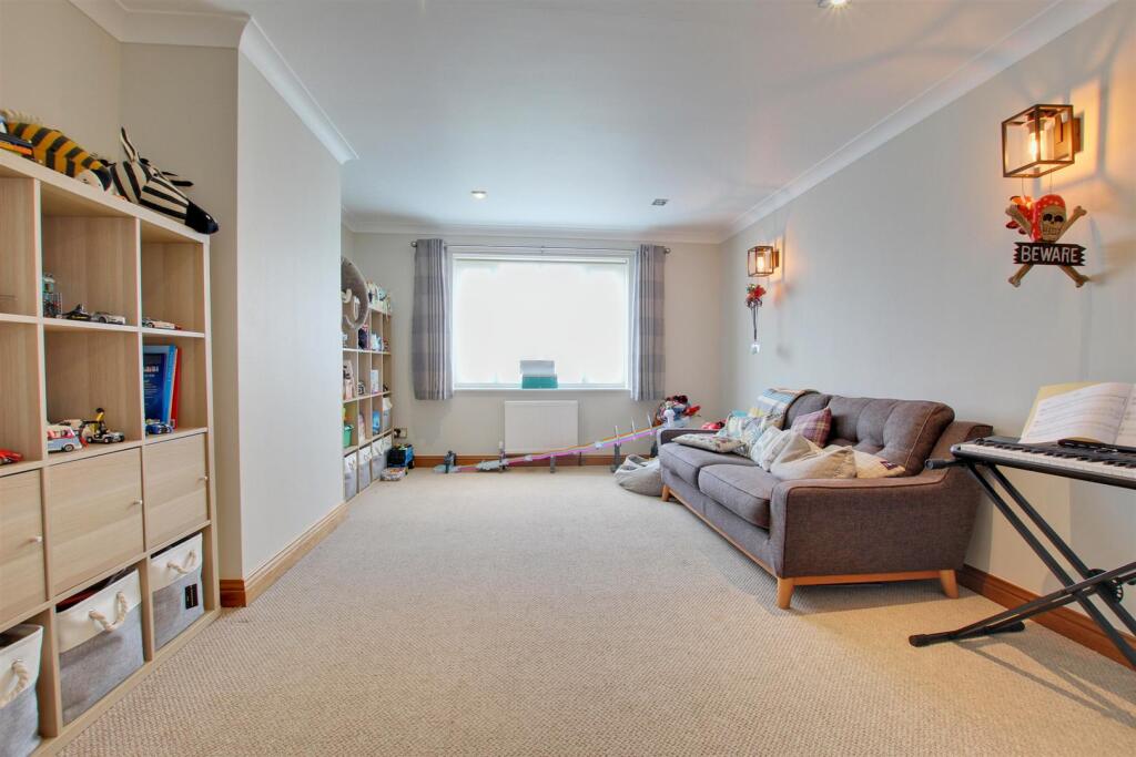 LIVING ROOM No2.