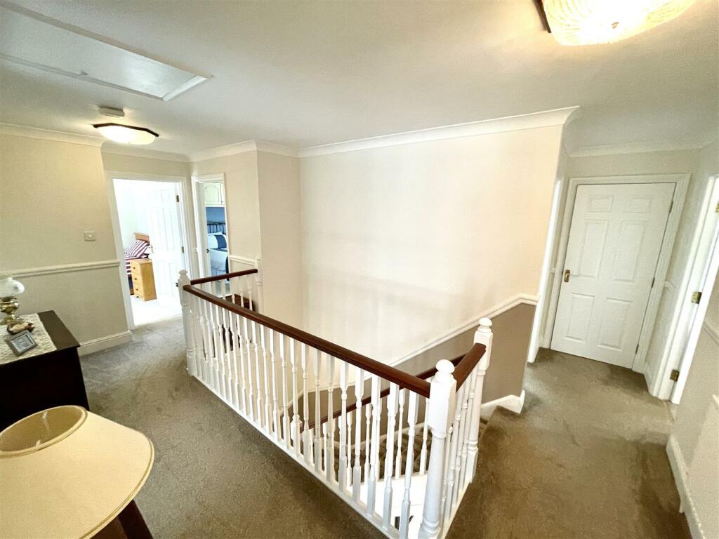 FIRST FLOOR LANDING.jpeg