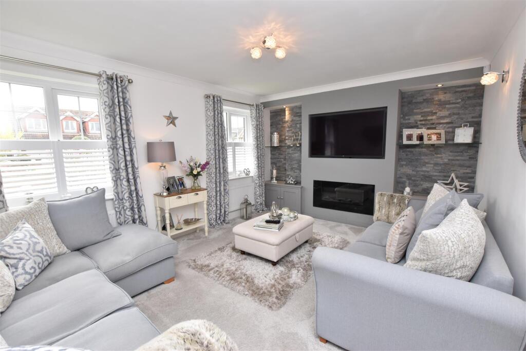 SITTING ROOM (FRONT)