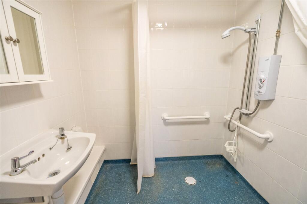 Wet Room (2)