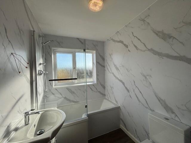 5 Larksfield bathroom 1